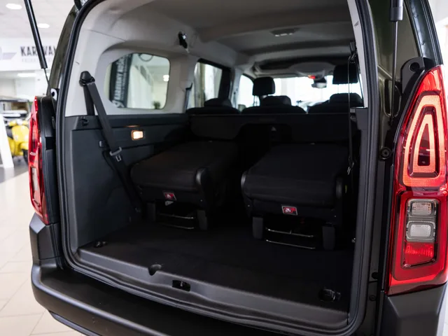 Citroën Berlingo MAX XL BlueHDi 130 EAT8 – fotografia 6 z 14