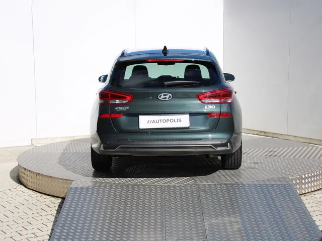 Hyundai i30 CW Family 1.5 T-GDi MHEV – fotografia 4 z 15