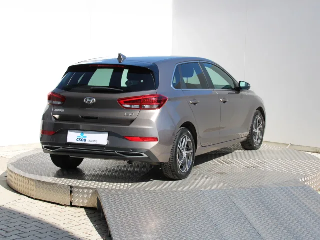 Hyundai i30 1.5 T-GDi MHEV Play – fotografia 5 z 15