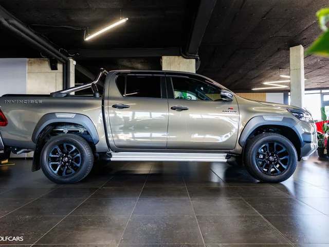 Toyota Hilux 2.8 D-4D Invincible – fotografia 6 z 15