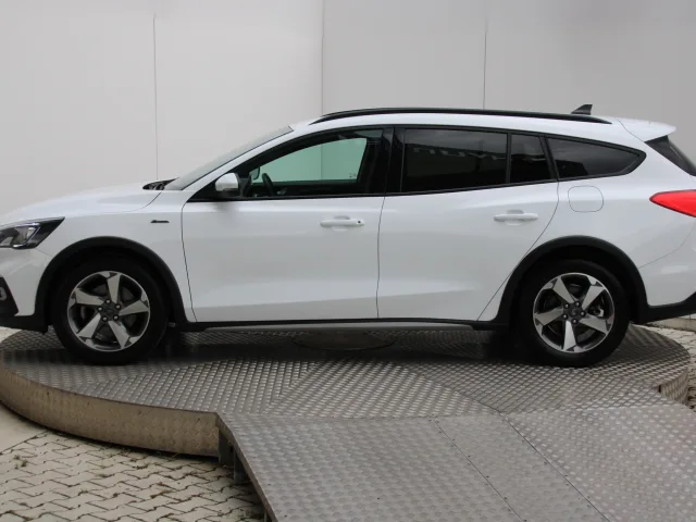 Ford Focus Active 1,0 EcoBoost 92 kW – fotografia 2 z 15