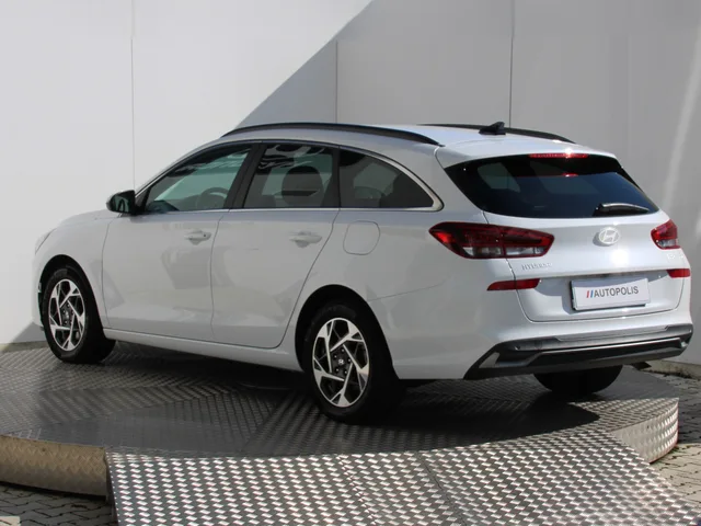 Hyundai i30 CW Family 1.5 T-GDi MHEV – fotografia 4 z 15