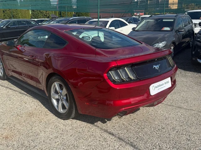 Ford Mustang 2.3 EcoBoost – fotografia 4 z 15