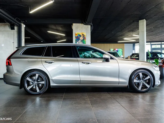 Volvo V60 D4 Inscription 140 kW A/T – fotografia 6 z 15