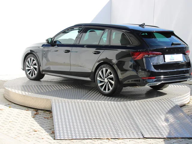 Škoda Octavia Combi 2.0 TDI 110 kW 4x4 A/T – fotografia 3 z 15