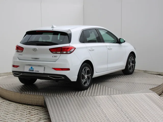 Hyundai i30 1.6 CRDi 85 kW – fotografia 5 z 15
