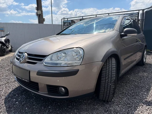 Volkswagen Golf 1.6 FSI Trend – fotografia 4 z 15