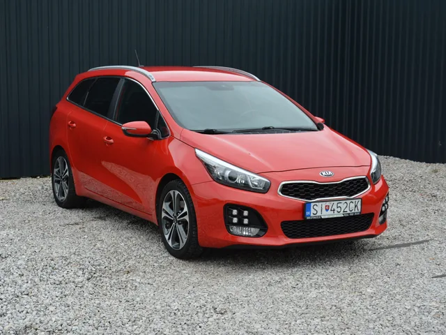 Kia Cee'd Sporty Wagon 1.6 CRDi GT Line – fotografia 6 z 15