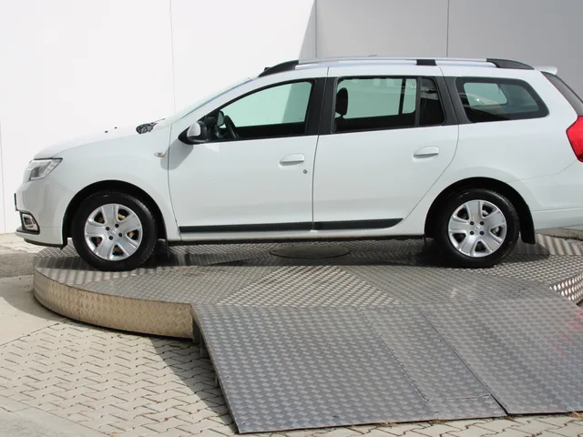 Dacia Logan 1,0i 54kW – fotografia 2 z 15