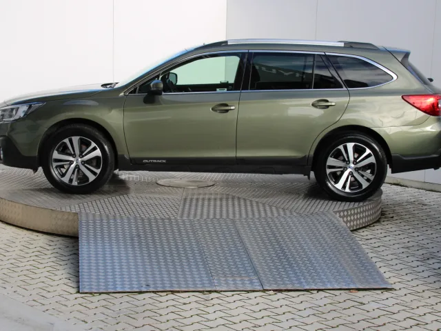 Subaru Outback 2,5 i – fotografia 5 z 15