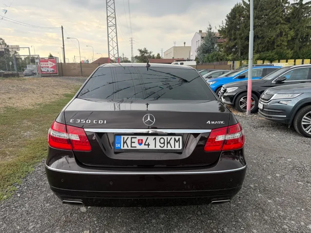 Mercedes-Benz E 350 CDI Blue Elegance 4matic – fotografia 5 z 15