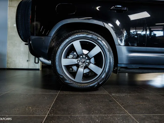 Land Rover Defender 110 3.0D D200 mHEV A/T AWD – fotografia 5 z 15