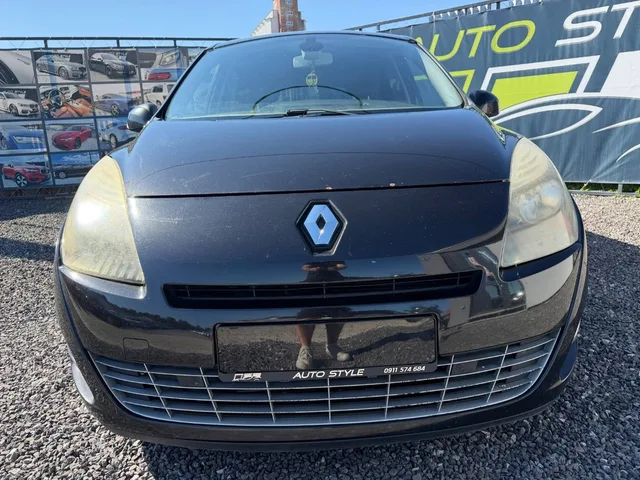 Renault Grand Scénic 1.9 dCi – fotografia 3 z 15