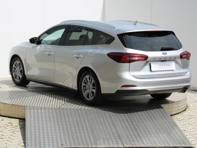 Ford Focus Combi 1.5 EcoBlue Titanium – fotografia 6 z 15