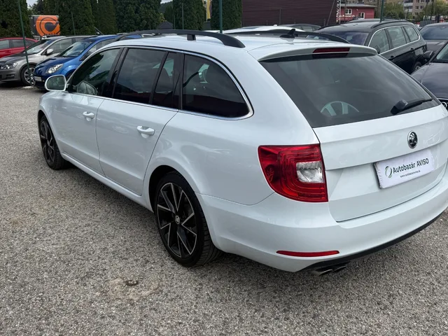 Škoda Superb Combi 2.0 TDI Elegance DSG – fotografia 4 z 15