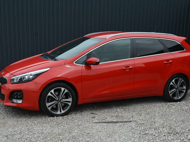 Kia Cee'd Sporty Wagon 1.6 CRDi GT Line – fotografia 3 z 15