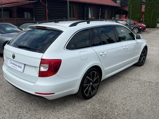 Škoda Superb Combi 2.0 TDI Elegance DSG – fotografia 6 z 15