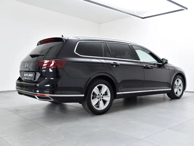 Volkswagen Passat Variant 2.0 TDI Elegance DSG – fotografia 6 z 15