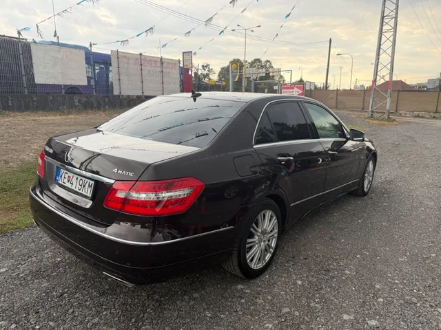 Mercedes-Benz E 350 CDI Blue Elegance 4matic – fotografia 2 z 15