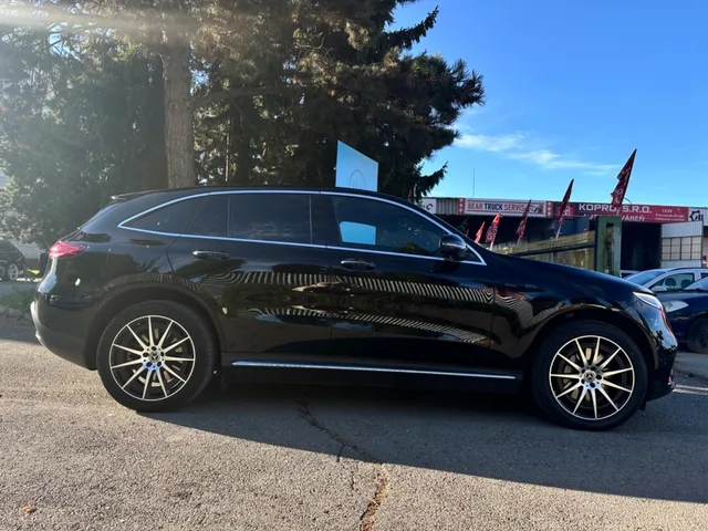 Mercedes-Benz EQC 400 4MATIC AMG Line – zdjęcie 4 z 15