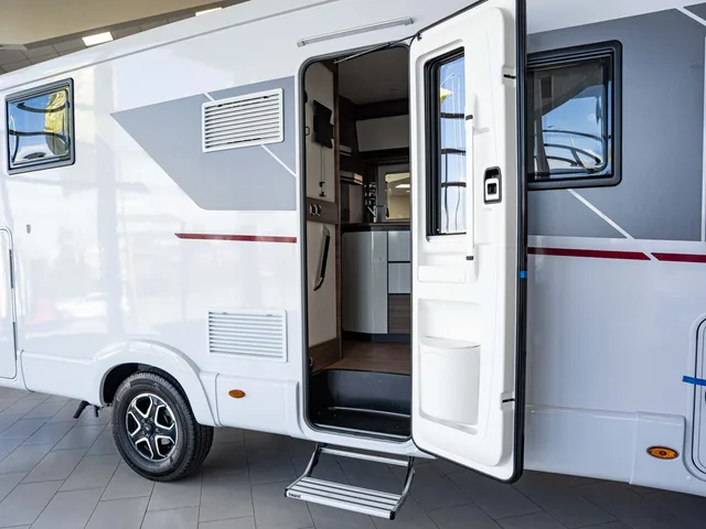 Rapido 896F Premium 2026 – fotografia 4 z 15
