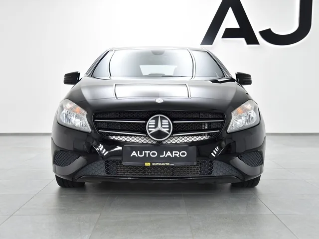Mercedes-Benz Trieda A 180 BlueEFFICIENCY A/T – fotografia 2 z 15