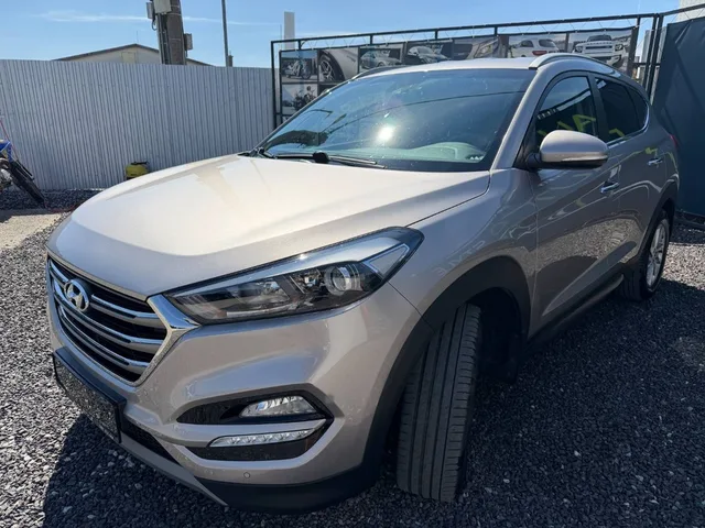 Hyundai Tucson 1.7 CRDi Comfort – fotografia 6 z 15