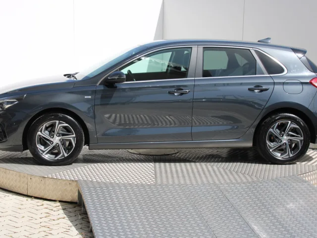 Hyundai i30 1.5 T-GDi MHEV Family – fotografia 2 z 15