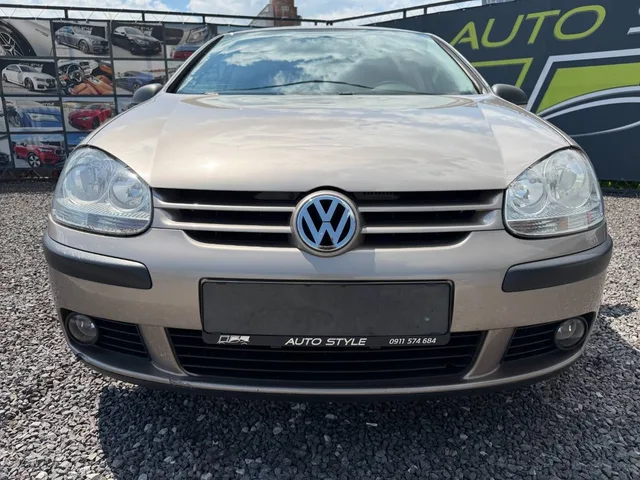 Volkswagen Golf 1.6 FSI Trend – fotografia 2 z 15