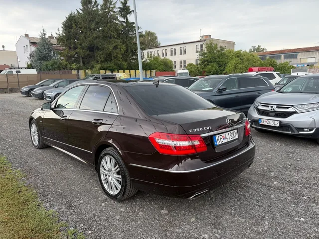 Mercedes-Benz E 350 CDI Blue Elegance 4matic – fotografia 6 z 15
