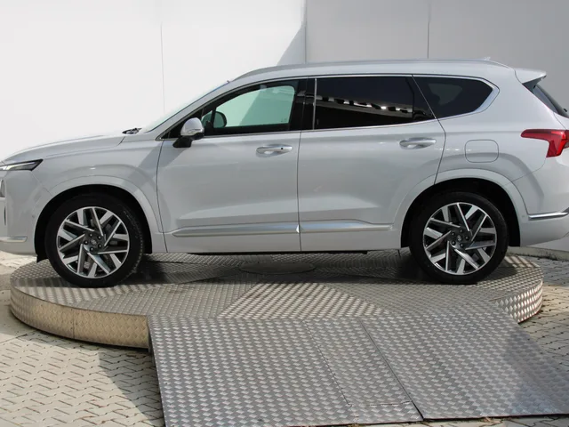 Hyundai Santa Fe 2.2 CRDi Premium 4x4 A/T – fotografia 2 z 15