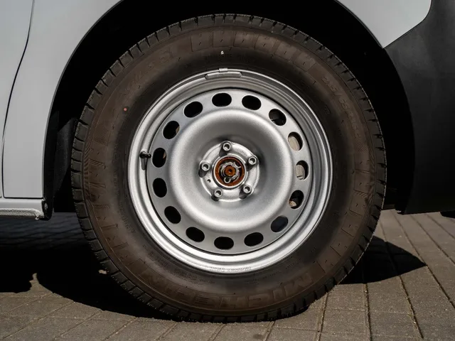 Opel Vivaro Van Enjoy L2 2.2 CDTi 110 kW – fotografia 6 z 14