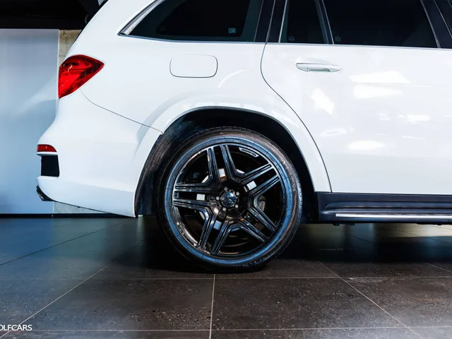 Mercedes-Benz GL 500 4MATIC – fotografia 5 z 15