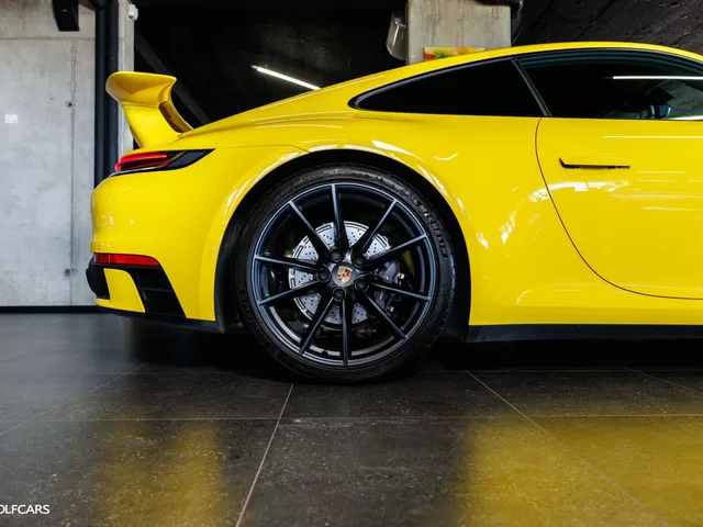 Porsche 911 Carrera 4 Coupé – fotografia 5 z 15