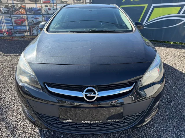 Opel Astra Sport Tourer 1.4 ECOTEC Selection – fotografia 4 z 15