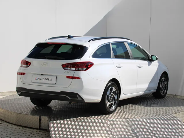 Hyundai i30 CW Family 1.5 T-GDi MHEV – fotografia 6 z 15
