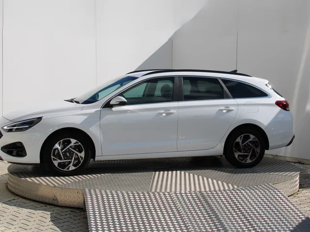 Hyundai i30 CW Family 1.5 T-GDi MHEV – fotografia 2 z 15