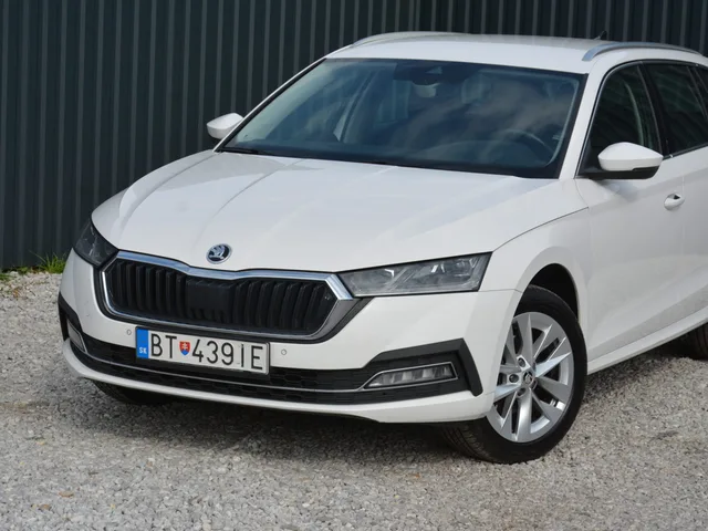 Škoda Octavia Combi 2.0 TDI DSG Style – fotografia 2 z 15