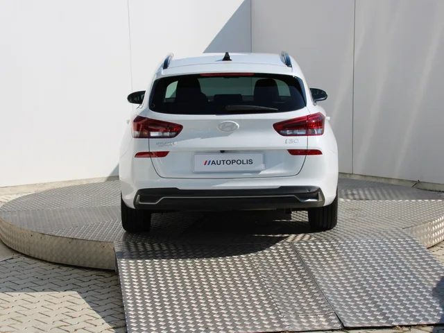 Hyundai i30 CW Family 1.5 T-GDi MHEV – fotografia 4 z 15