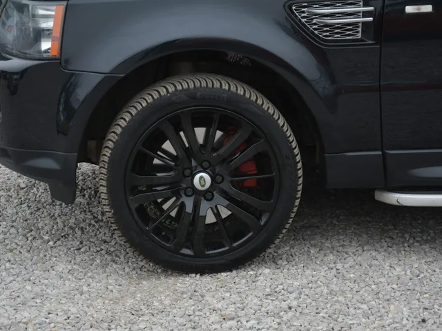 Land Rover Range Rover Sport 3.0 SVD6 HSE AWD – fotografia 4 z 15