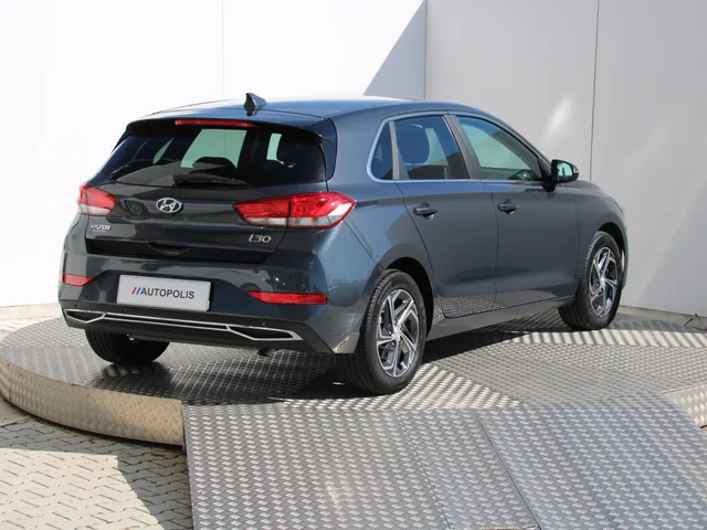 Hyundai i30 1.5 DPi Family – fotografia 5 z 15