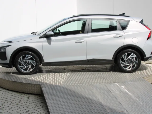 Hyundai Bayon 1.0 T-GDI Comfort 7DCT – fotografia 3 z 15