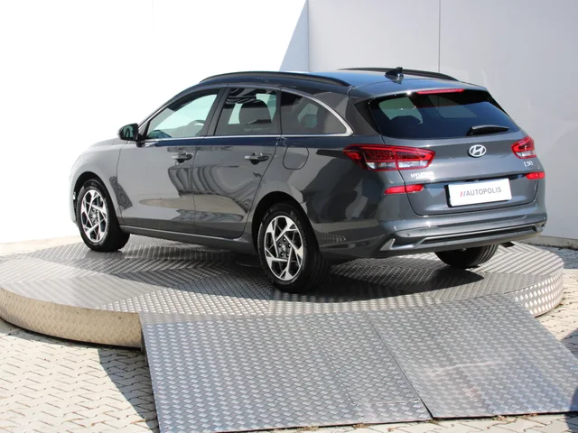Hyundai i30 CW Family 1.5 T-GDi MHEV – fotografia 2 z 15
