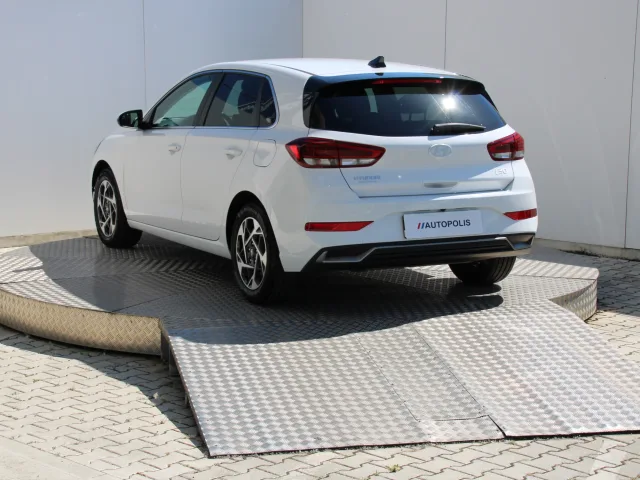 Hyundai i30 Family 1,5 DPi – fotografia 2 z 15