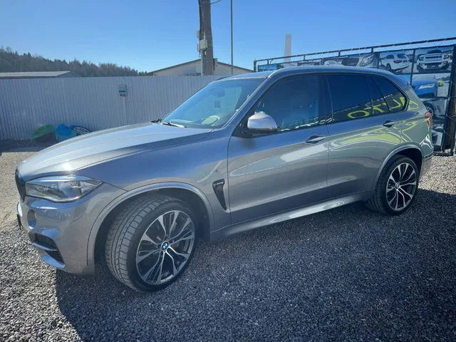 BMW X5 M50d – fotografia 6 z 15