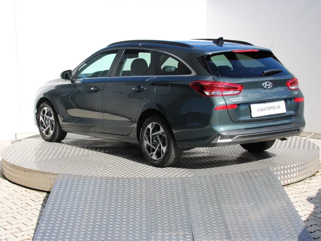 Hyundai i30 CW Family 1.5 T-GDi MHEV – fotografia 3 z 15
