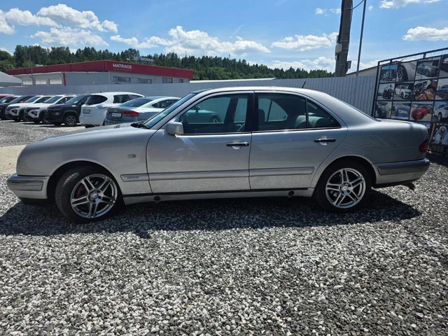 Mercedes-Benz E trieda Sedan 2.9 D – fotografia 6 z 15