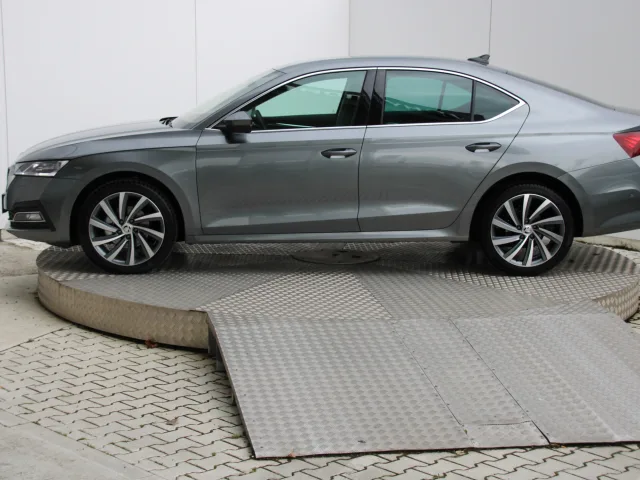 ŠKODA Octavia Style 2.0 TDI 110 kW – fotografia 2 z 15
