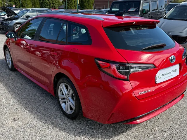 Toyota Corolla Combi 1.8 Hybrid – 6. fotó (összesen 15)