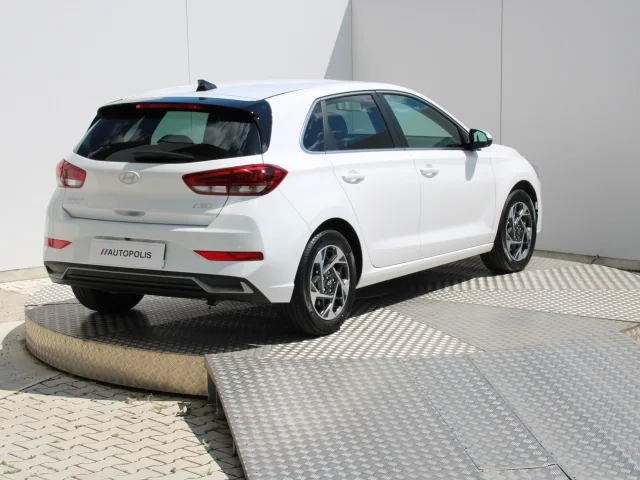 Hyundai i30 Family 1,5 DPi – fotografia 5 z 15